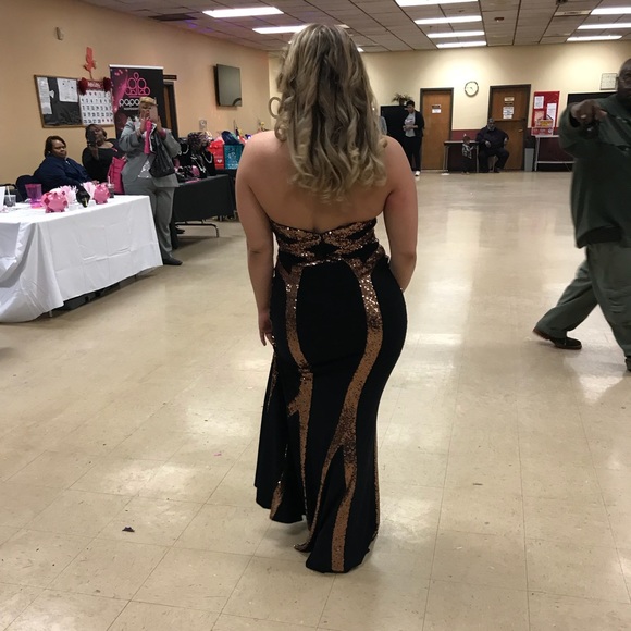 Beautiful Black/Copper Grown - Picture 5 of 6